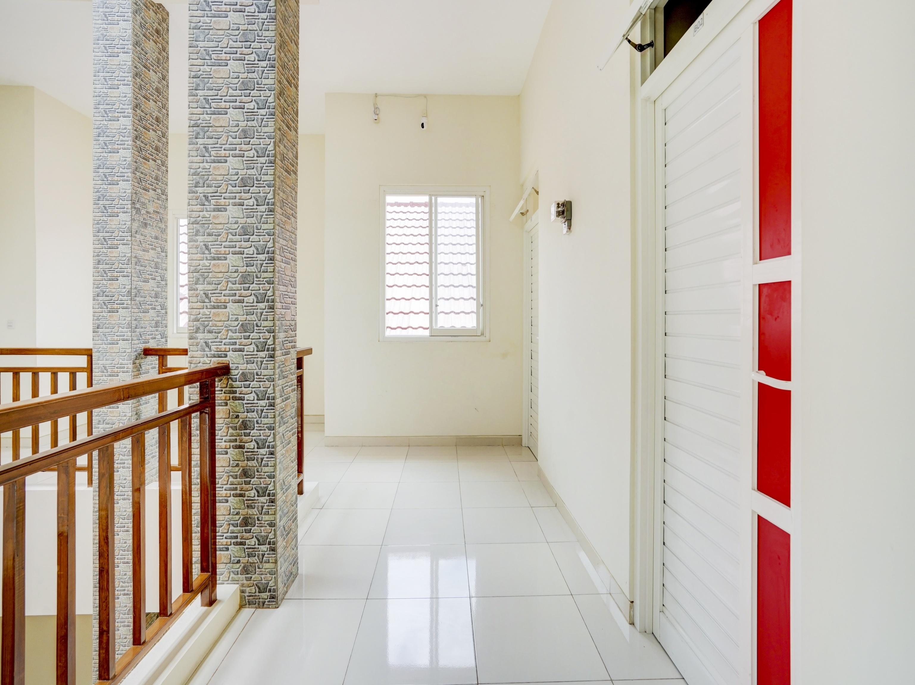 Oyo 90173 Innapp Tenggilis Family Residence Surabaya Luaran gambar