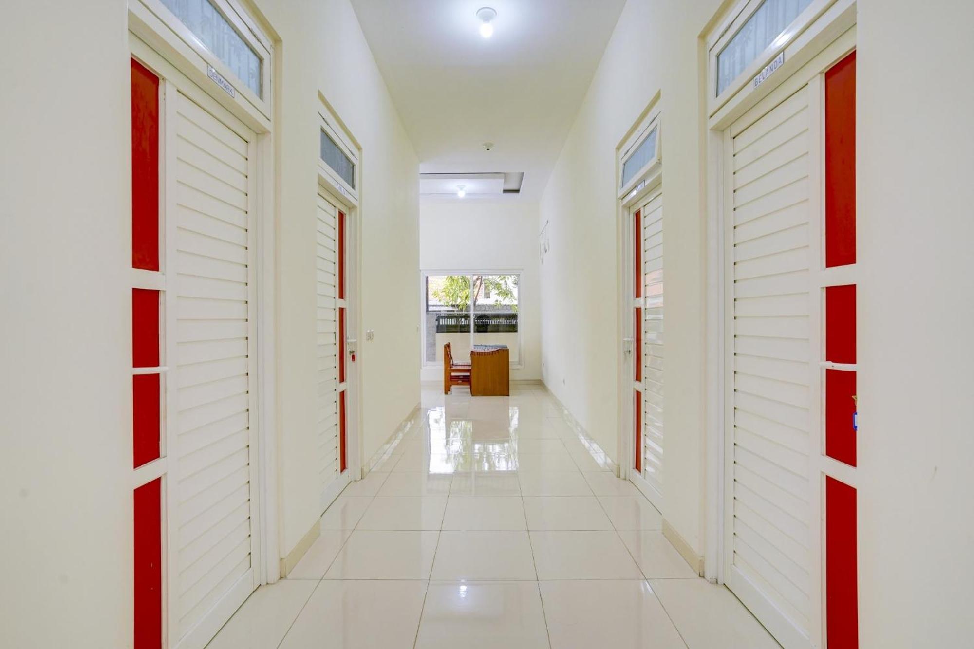 Oyo 90173 Innapp Tenggilis Family Residence Surabaya Luaran gambar