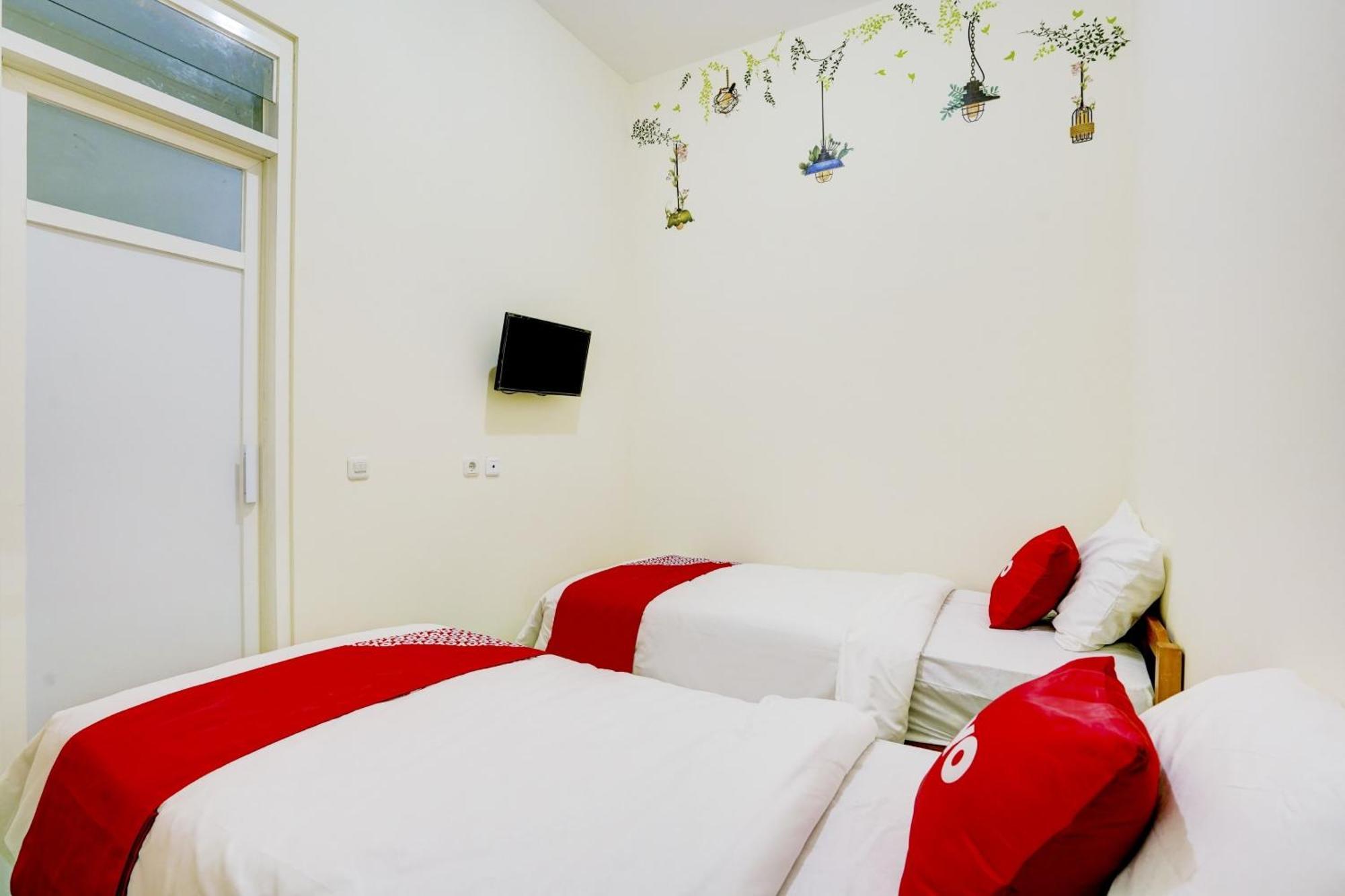 Oyo 90173 Innapp Tenggilis Family Residence Surabaya Luaran gambar