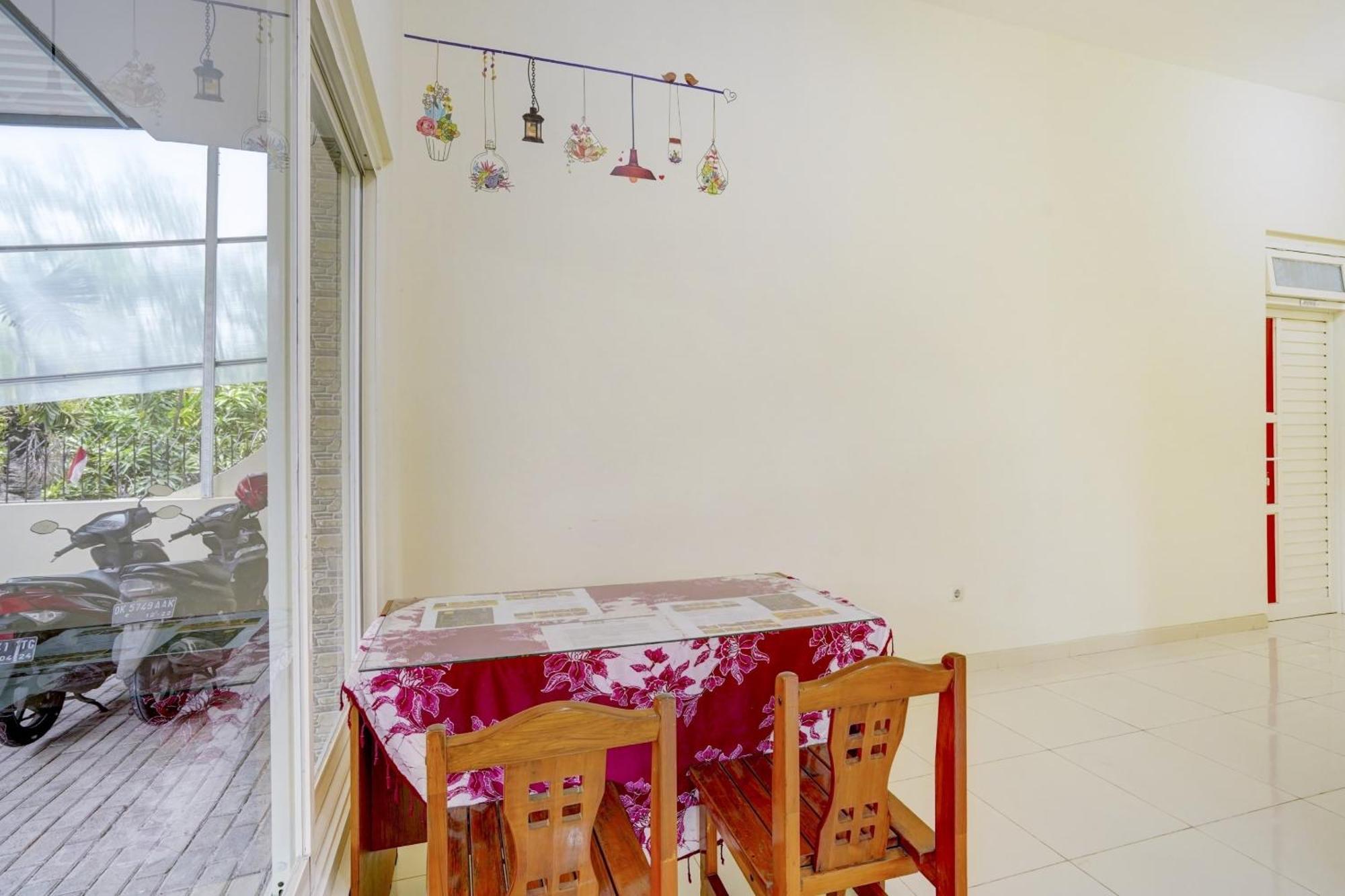 Oyo 90173 Innapp Tenggilis Family Residence Surabaya Luaran gambar