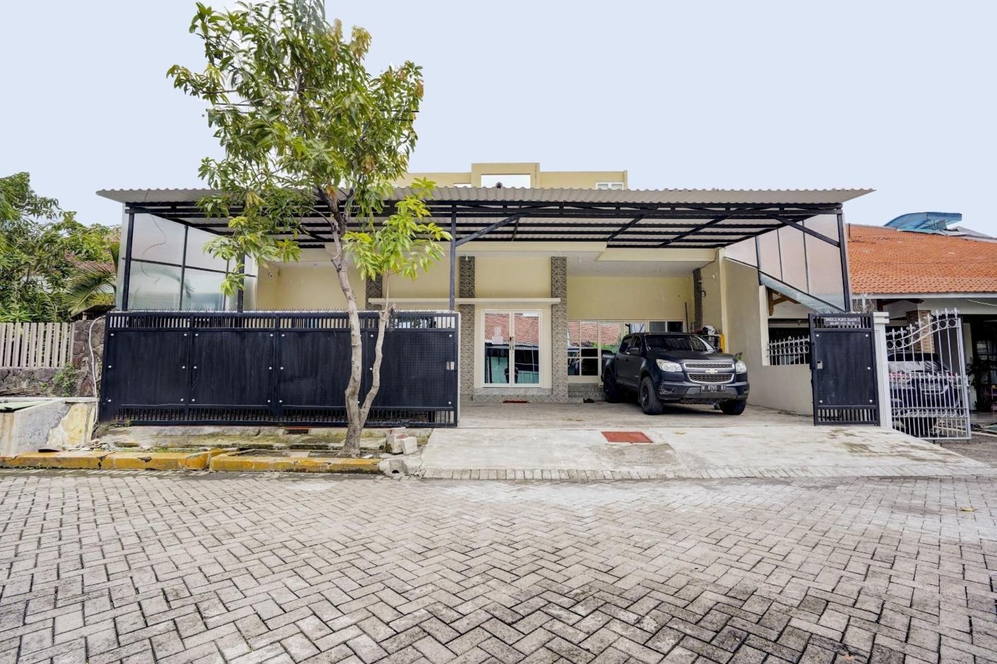 Oyo 90173 Innapp Tenggilis Family Residence Surabaya Luaran gambar